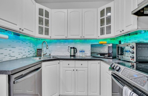 Kendale Lakes Villa | Pool & Canal-View Townhouse | Miami Oasis + BBQ