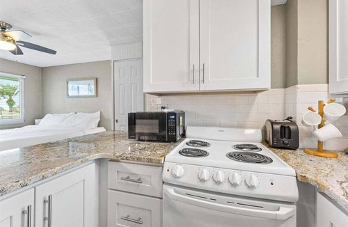 Treasure Island Condo | 🌴 Pool-facing Studio @ Tropic Terrace | Heated Pool Direct Beach Access ➠ TT55