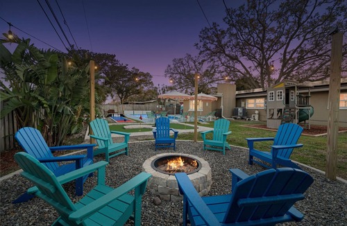 Clearwater House | Pool, Firepit, Mini-Golf, Arcade Games, Bunk Beds with slide, and much more!