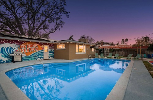 Clearwater House | Pool, Firepit, Mini-Golf, Arcade Games, Bunk Beds with slide, and much more!