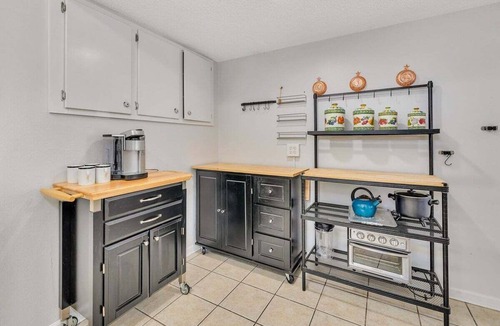 Saint Simons Island Condo | Pool, Fitness Center and close to many eateries!