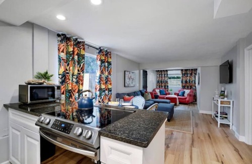 South Gate Ridge House | Pool home with large yard, close to beaches