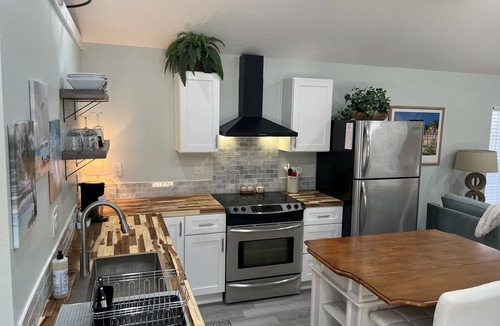Inverness Cottage | Pool hot tub fenced pet friendly