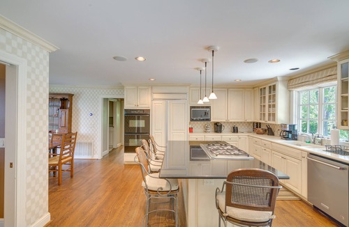 Franklin House | Pool, Hot Tub & Outdoor Theater: Franklin Retreat