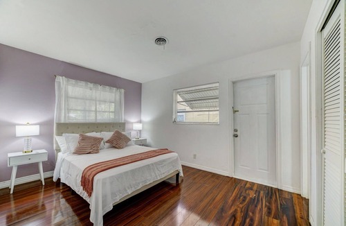 Poinciana Park House | Pool House Near Beaches & Airport Ideal for Long Stays