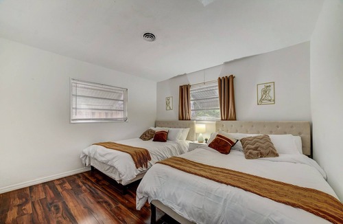 Poinciana Park House | Pool House Near Beaches & Airport Ideal for Long Stays