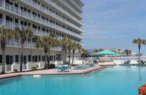Lenox Park Condo | POOL IS OPEN. Jan's Comforts of HOME Direct Oceanfront
