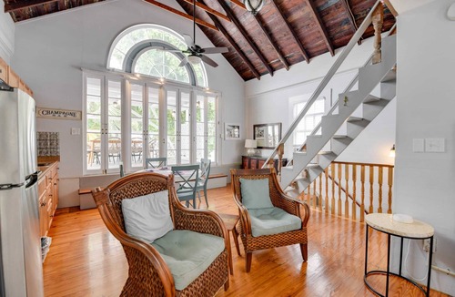 Historic Seaport Apartment | Pool, Pet Friendly, & Near Duval - Coastal Rose