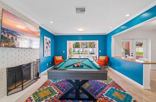 Clearwater House | Pool Pickleball Mini Golf