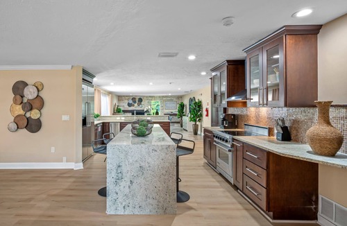 Anona House | Pool * Soccer * Basketball * Game Room * Sleeps 20