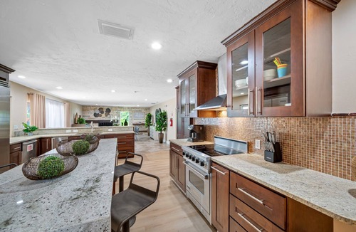 Anona House | Pool * Soccer * Basketball * Game Room * Sleeps 20