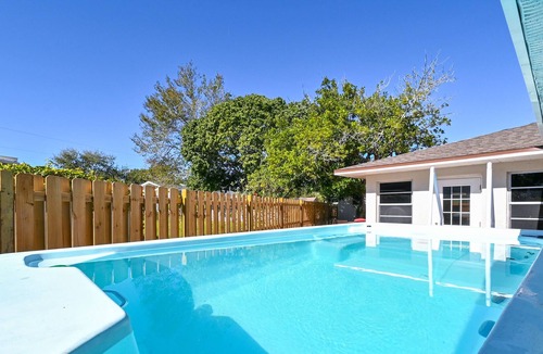 West Bradenton House | Pool Spa, Bunk Beds, Fully-Fenced, Private, Roomy