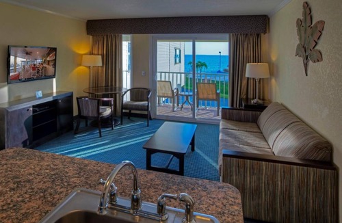 Rocky Point Condo | Pool View in Tampa Bay