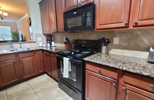 Regal Palms Condo | Pool View with kitchen, washer dryer and minutes to Disney