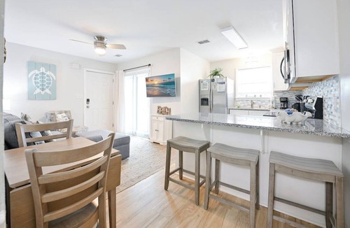 Seagrove Beach Apartment | Pool | Walk to Beach | Salt & Seagrove | Tennis | Seagrove