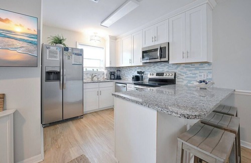 Seagrove Beach Apartment | Pool | Walk to Beach | Salt & Seagrove | Tennis | Seagrove