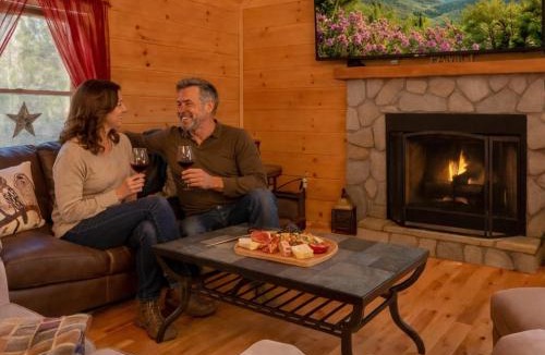 Eagle Mountain House | Pools, Wineries, Hiking, Waterfalls, Hot Tub, Gym, Pickleball, Arcades