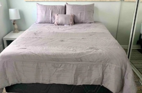 Jacksonville Beach Apartment | Poolside 1 BD a block from beach