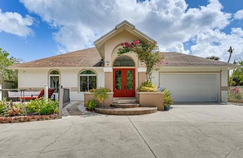 Rural Estates House | Poolside Oasis: Group-Friendly Getaway in Naples!
