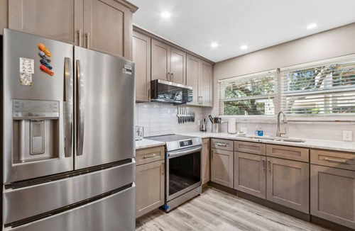 Amelia City Condo | Poolside Oasis: Gated Complex, Near Beach and Pool