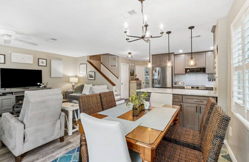 Amelia City Condo | Poolside Oasis: Gated Complex, Near Beach and Pool
