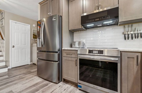 Amelia City Condo | Poolside Oasis: Gated Complex, Near Beach and Pool
