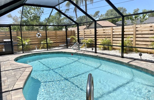 South Venice House | Poolside Oasis with heated pool-7 min to beach-2 King beds