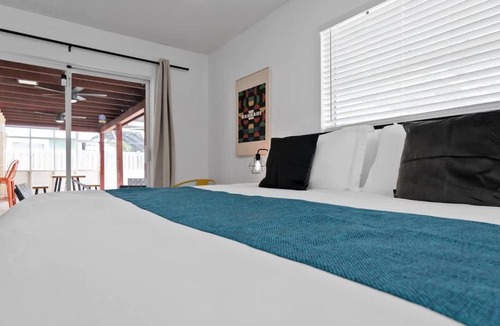 North Lauderdale House | Poolside Paradise in North Lauderdale