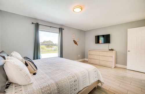 Regency Park House | Poolside Paradise: Port Richey Retreat w/ Patio!