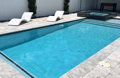 Ludlam House | Poolside Retreat Haven close to MIA Airport