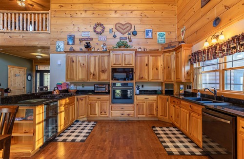 Frank Cabin | Porridge Pot - Pet friendly log cabin with arcade game near Marion and Banner Elk
