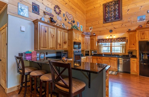 Frank Cabin | Porridge Pot - Pet friendly log cabin with arcade game near Marion and Banner Elk