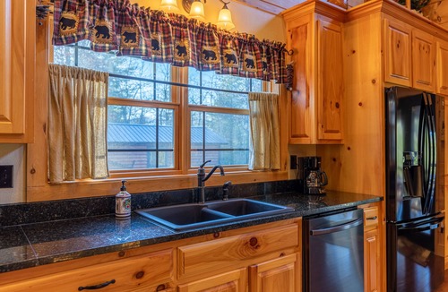 Frank Cabin | Porridge Pot - Pet friendly log cabin with arcade game near Marion and Banner Elk