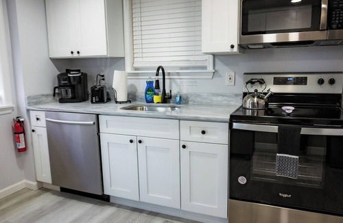 Atlantic City Condo | Posh Paradise -Modern Close to Casino & Water Park