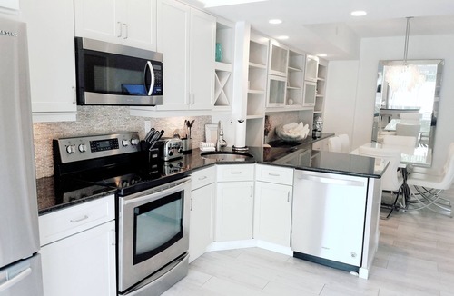 Bella Vista Condo | POSHPADZ-Sandpiper Villa Walk to Jupiter Beach-Bella Vista