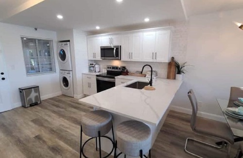 Jupiter Bay Condo | POSHPADZ Villa Del Sol Walk to Jupiter Beach