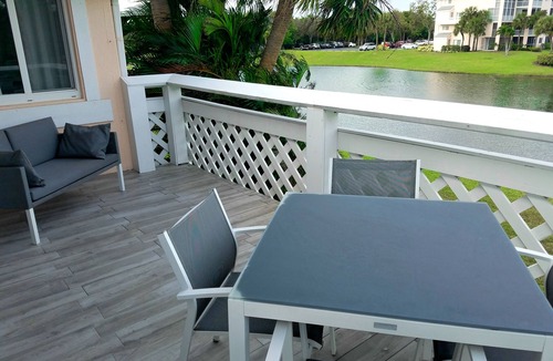 Jupiter Bay Apartment | POSHPADZ -Villa Koalua Walk to Jupiter Beach-Prime Lake Views-Resort Setting