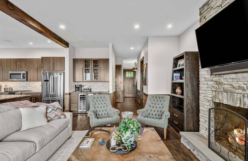 Elk Park House | Positive Altitude at Eagles Nest - Amazing VIEWS! Close to Winery and North Pavilion!