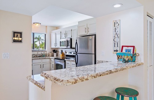 Bella Vista Condo | Practically on the beach; short walk across Carlin Park to the sand! ❤️💛💚