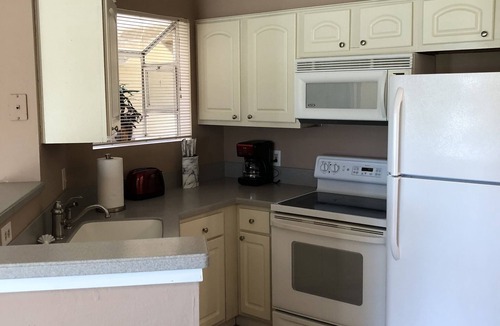 Ocean Side Village Condo | Precious Condo, 3 Blocks to Beach. Happy Place!