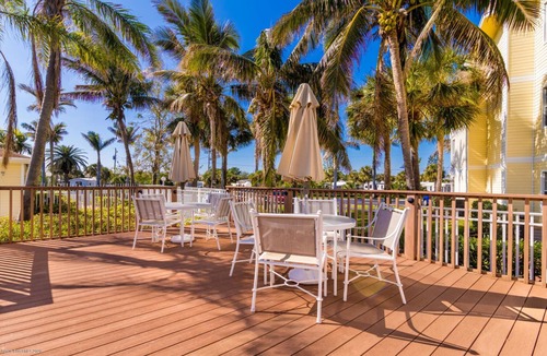 Ocean Side Village Condo | Precious Condo, 3 Blocks to Beach. Happy Place!