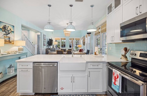 Laurel Grove House | PREMIER LUXURY~FREE Golf & Activities ~Golf Cart~Hot tub, Pool, Gym