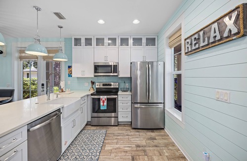 Laurel Grove House | PREMIER LUXURY~FREE Golf & Activities ~Golf Cart~Hot tub, Pool, Gym