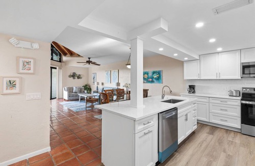 Key West Condo | Premier Ocean views, expansive balcony, renovated kitchen & bath 2024