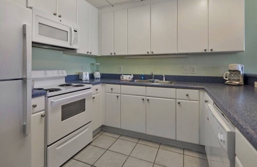 West Panama City Beach Hotel | Premier Suite | Palmetto | Sleeps Six | Full Kitchen Suite