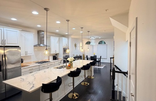 Hanover House | Premium Modern Luxe Retreat Near BWI & Arundel Mills