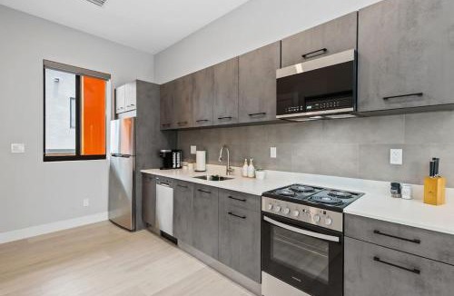 Flagler Village Apartment | Pretty Rola 303 Signature Apartment w King Bed Brand new and Central Location