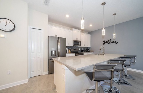 Kissimmee Ski Chalet | Pretty Townhouse 4Bed/3Bath/Pool/5Min Disney