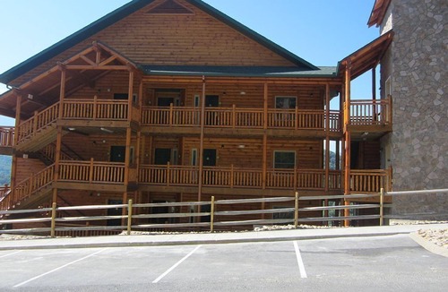 Gatlinburg Villa | Price reduced! Vacation in the beautiful Smokies - 5 star resort + Water Park