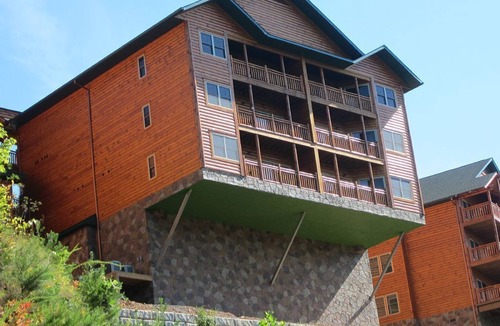 Gatlinburg Villa | Price reduced! Vacation in the beautiful Smokies - 5 star resort + Water Park